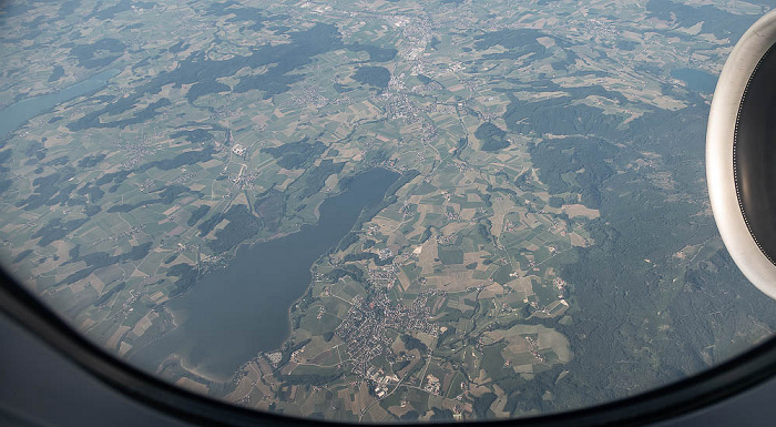 Land Salzburg Wallersee, Henndorf am Wallersee 2023-05-31 Flug THY1635 Istanbul Airport (IST/LTFM) - München Franz Josef Strauß (MUC/EDDM) Mattsee Neumarkt am Wallersee Straßwalchen Luftbild aerial photo