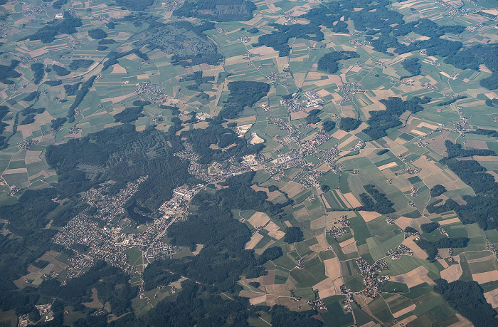 Land Salzburg Bürmoos (links), Lamprechtshausen 2023-05-31 Flug THY1635 Istanbul Airport (IST/LTFM) - München Franz Josef Strauß (MUC/EDDM) Luftbild aerial photo