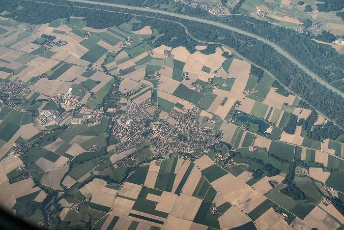 Bayern - Landkreis Traunstein: Fridolfing 2023-05-31 Flug THY1635 Istanbul Airport (IST/LTFM) - München Franz Josef Strauß (MUC/EDDM) Salzach Luftbild aerial photo