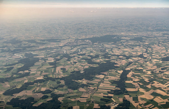 Bayern - Landkreis Mühldorf am Inn: Inn 2023-05-31 Flug THY1635 Istanbul Airport (IST/LTFM) - München Franz Josef Strauß (MUC/EDDM) Waldkraiburg Luftbild aerial photo