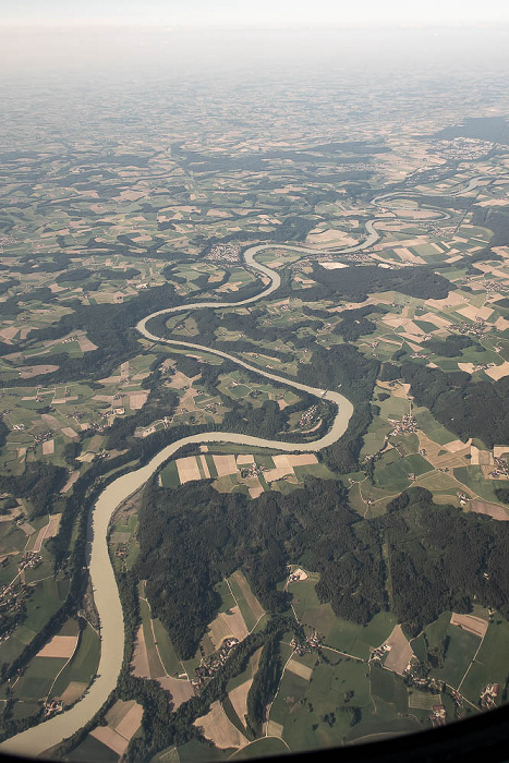 Bayern - Landkreis Mühldorf am Inn (oben) / Landkreis Rosenheim (unten): Inn 2023-05-31 Flug THY1635 Istanbul Airport (IST/LTFM) - München Franz Josef Strauß (MUC/EDDM) Gars am Inn Luftbild aerial photo