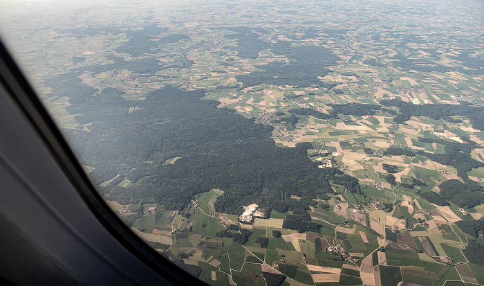 Bayern - Landkreis Mühldorf am Inn: Großhaager Forst 2023-05-31 Flug THY1635 Istanbul Airport (IST/LTFM) - München Franz Josef Strauß (MUC/EDDM) Luftbild aerial photo