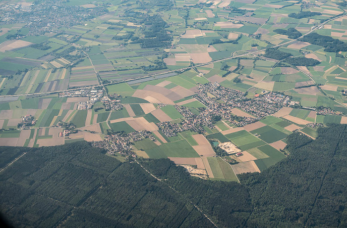 Bayern - Landkreis Ebersberg: Forstinning 2023-05-31 Flug THY1635 Istanbul Airport (IST/LTFM) - München Franz Josef Strauß (MUC/EDDM) Anschlussstelle Forstinning Anschlussstelle Hohenlinden Bundesautobahn A 94 Markt Schwaben Luftbild aerial photo