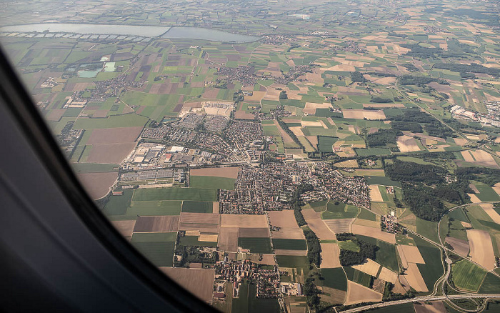 Bayern - Landkreis Ebersberg: Poing 2023-05-31 Flug THY1635 Istanbul Airport (IST/LTFM) - München Franz Josef Strauß (MUC/EDDM) Anschlussstelle Markt Schwaben Bundesautobahn A 94 Wildpark Poing Luftbild aerial photo