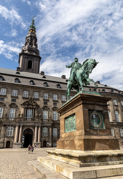 Kopenhagen Schloss Christiansborg, Reiterstandbild Frederik V. Christiansborg Slot