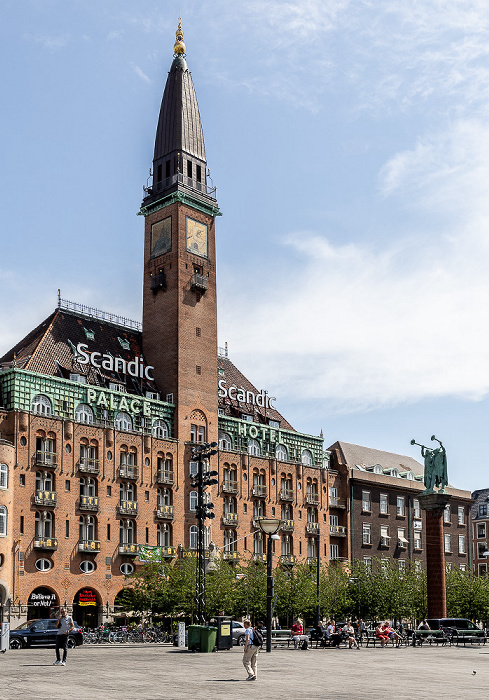 Kopenhagen Rathausplatz (Rådhuspladsen): Scandic Palace Hotel Kunstwerk Lurblæserne