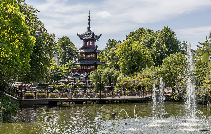 Kopenhagen Tivoli: Tivolisee (Tivoli Søen), Der japanische Turm (Det japanske tårn)