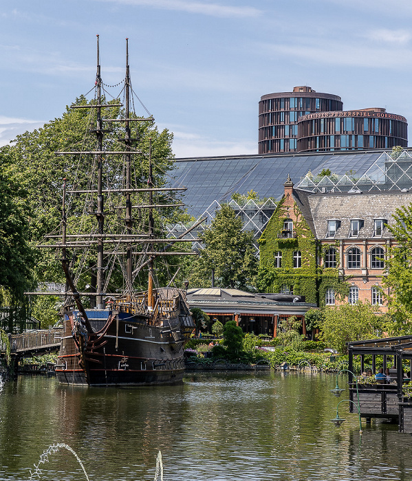 Kopenhagen Tivoli: Tivolisee (Tivoli Søen) Axel Towers