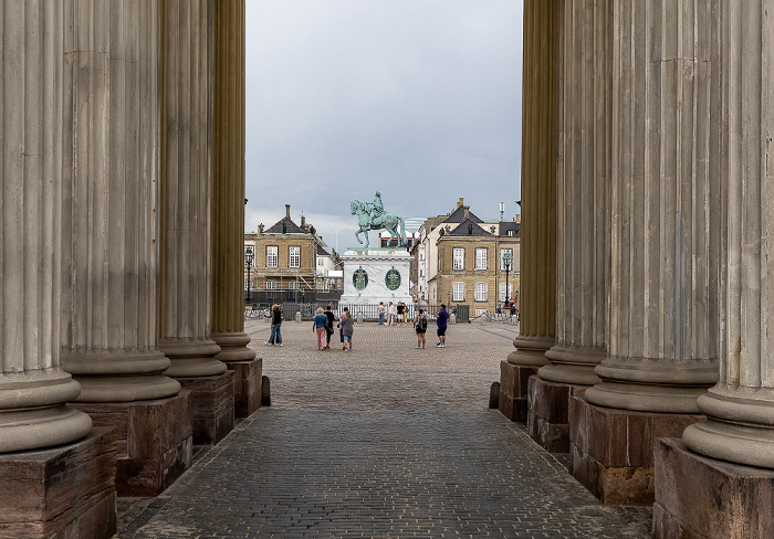 Kolonnaden (Schloss Amalienborg), Reiterstandbild Frederik V. Kopenhagen