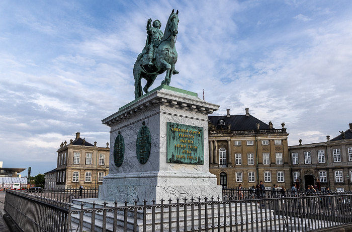 Kopenhagen Reiterstandbild Frederik V. Amalienborg Palais Schack (Palais Christian IX.)