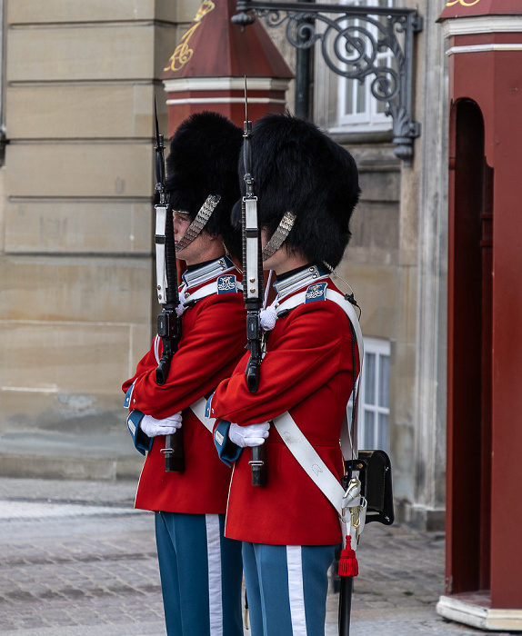 Schloss Amalienborg: Wachsoldaten Kopenhagen