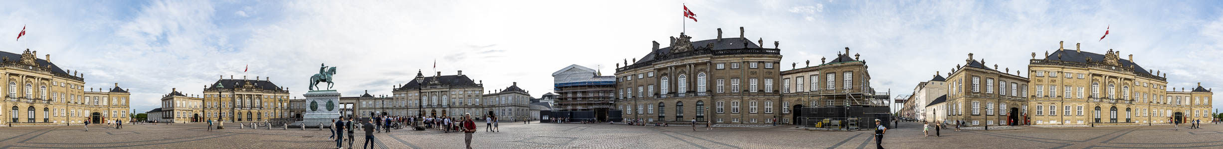 Kopenhagen Schloss Amalienborg, Reiterstandbild Frederik V. Palais Brockdorff (Palais Frederik VIII.) Palais Levetzau (Palais Christian VIII.) Palais Moltke (Palais Christian VII.) Palais Schack (Palais Christian IX.)