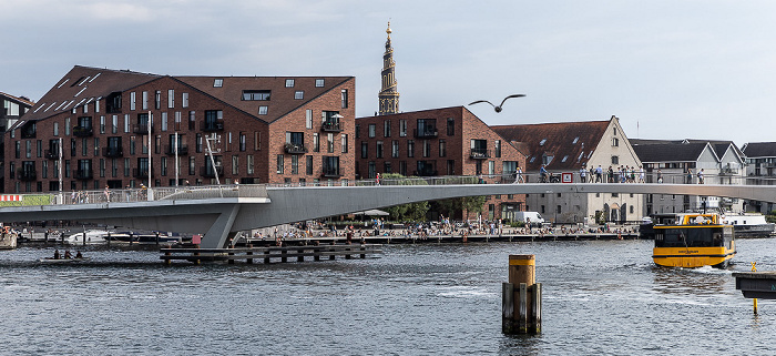 Kopenhagen Innenhafen (Inderhavn) mit der Inderhavnsbroen Inderhavnen Vor Frelsers Kirke