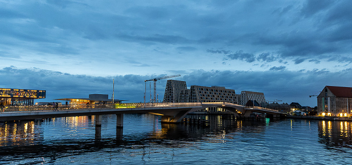 Kopenhagen Innenhafen (Inderhavn) mit der Inderhavnsbroen Christiansholm Inderhavnen Skuespilhuset
