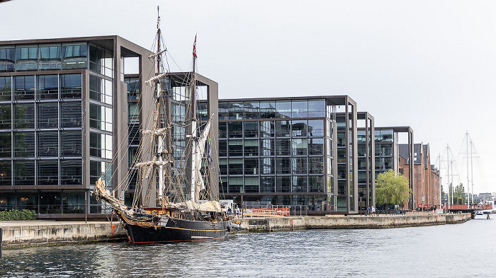 Kopenhagen Inderhavnen (Innenhafen), Christianshavn mit der Knippelsbrogade Rådhuspladsen