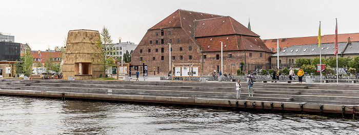 Kopenhagen Inderhavnen (Innenhafen), Slotsholmen mit dem Søren Kierkegaards Plads und dem Christian 4.s Bryghus