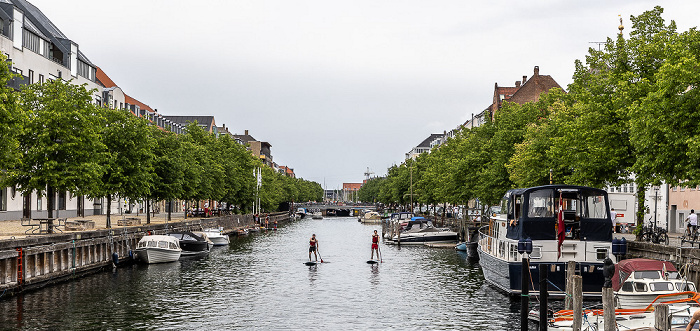 Kopenhagen Christianshavn: Christianshavns Kanal mit Standup-Paddlern Cirkelbroen Hammershøis Kaj Ved Kanalen