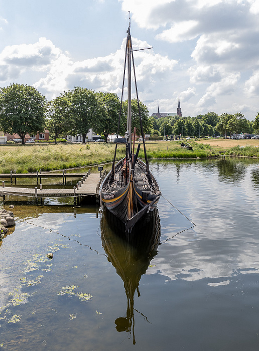 Roskilde Havn: Nachbau eines Wikingerschiffes Dom zu Roskilde (Roskilde Domkirke)