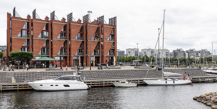 Malmö Västra Hamnen: Turbinhamnen, Sundspromenaden