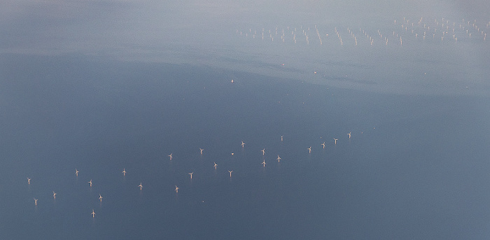 Ostsee mit Windkraftanlagen Deutschland