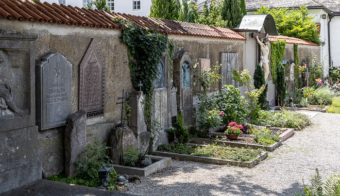 Fraueninsel Kloster Frauenwörth: Klosterfriedhof