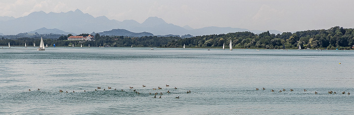 Herreninsel mit dem Kloster Herrenchiemsee (links) Chiemsee