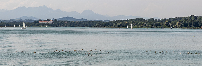 Herreninsel mit dem Kloster Herrenchiemsee (links) Chiemsee