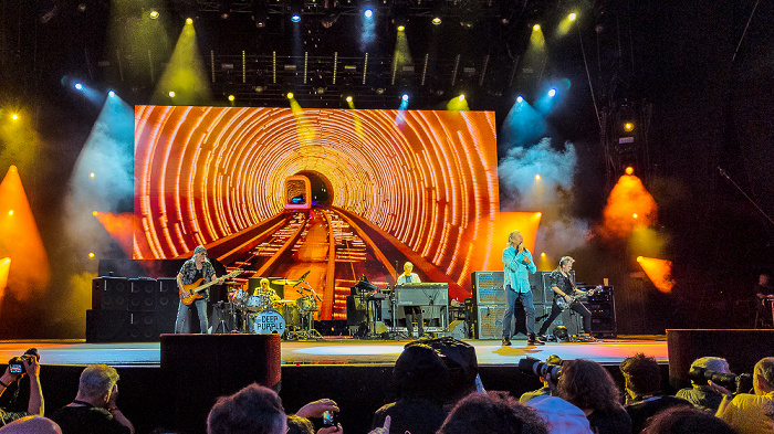 Ehrenhof am Neuen Schloss (Jazzopen '23): Deep Purple (+ Madrugada) Stuttgart Roger Glover (77), Ian Paice (75), Don Airey (75), Ian Gillan (77), Simon McBride (44)