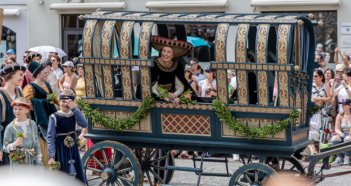 Dreifaltigkeitsplatz: Landshuter Hochzeit (Hochzeitszug) Landshut