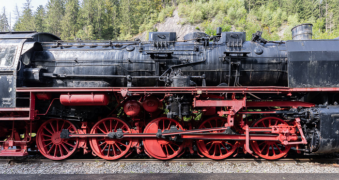 Triberg Bahnhof: Güterzuglokomotive 50 245