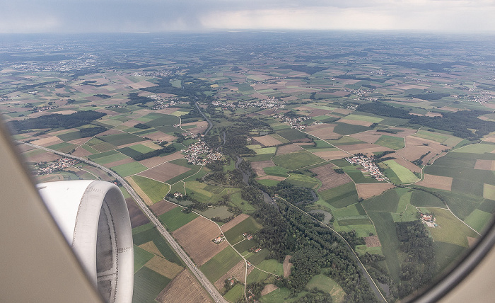 Bayern - Landkreis Freising: Amper, Fahrenzhausen 2023-08-25 Flug DLH2508 München Franz Josef Strauß (MUC/EDDM) - Birmingham (BHX/EGBB) Appercha Bundesautobahn A 9 Weng Luftbild aerial photo