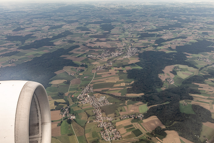 Bayern - Landkreis Pfaffenhofen an der Ilm (v.u.): Steinkirchen, Lampertshausen, Jetzendorf, Priel 2023-08-25 Flug DLH2508 München Franz Josef Strauß (MUC/EDDM) - Birmingham (BHX/EGBB) Luftbild aerial photo