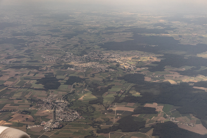 Bayern - Landkreis Neuburg-Schrobenhausen: Waidhofen (links unten), Schrobenhausen (Bildmitte) 2023-08-25 Flug DLH2508 München Franz Josef Strauß (MUC/EDDM) - Birmingham (BHX/EGBB) Luftbild aerial photo