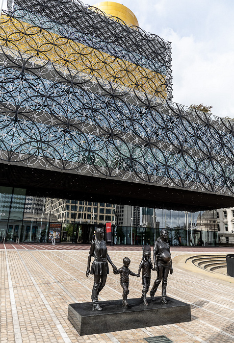 Centenary Square: Kunstwerk A Real Birmingham Family, Library of Birmingham Birmingham