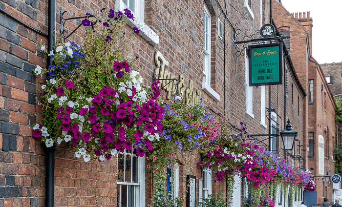 Gas Street Basin: The Tap & Spile Birmingham