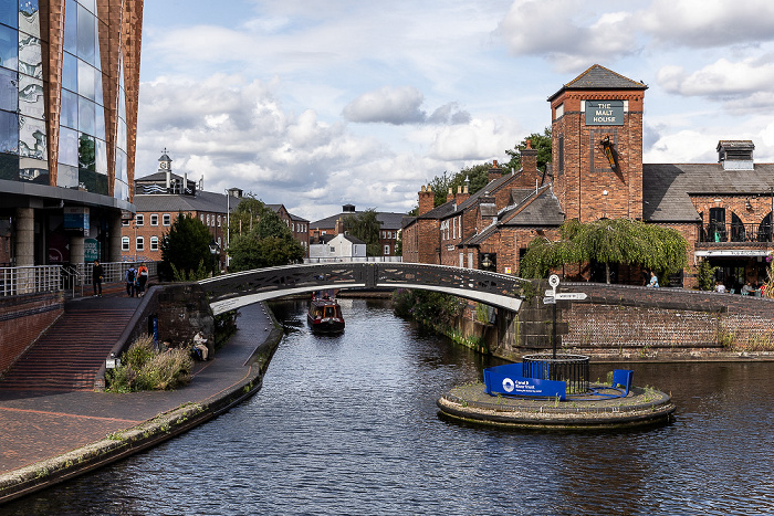 Birmingham and Fazeley Canal (links) und Birmingham Canal Main Line mit der Old Turn Junction Birmingham