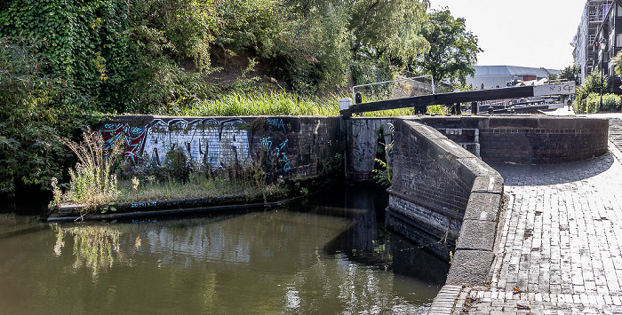 Birmingham and Fazeley Canal: Schleuse