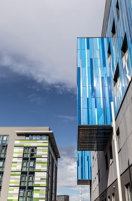 Whittall Street: Birmingham Children's Hospital - Waterfall House (rechts) Birmingham