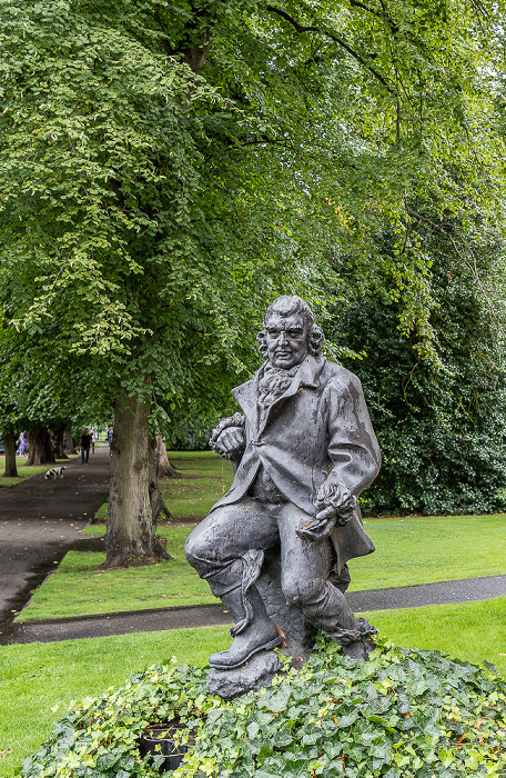 Lichfield Beacon Park: Statue of Erasmus Darwin