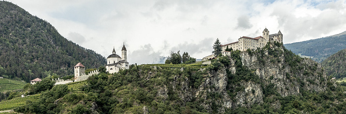Klausen (Südtirol) Säbener Berg mit dem Kloster Säben Kloster Säben - Monastero di Sabiona Marienkapelle Säbener Berg - Monte Sabiona