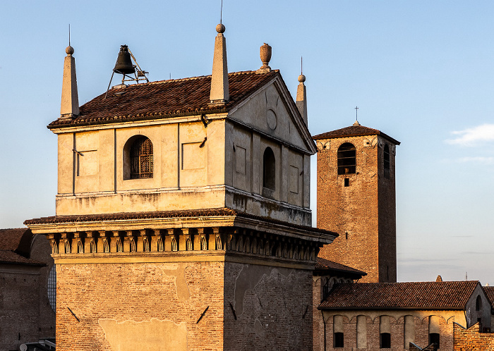 Mantua Blick vom Grand Hotel San Lorenzo: Torre dell'Orologio (links), Torre del Broletto