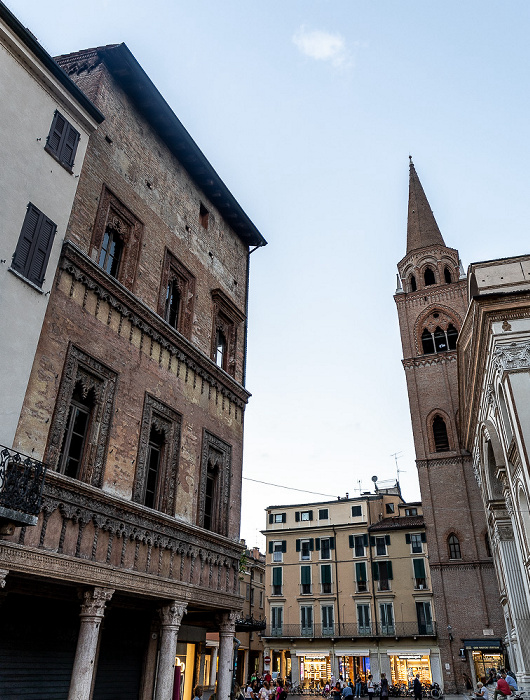 Mantua Piazza Mantegna: Casa del Mercante (links), Basilica di Sant'Andrea