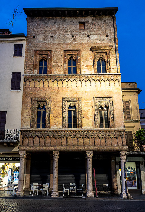 Piazza delle Erbe: Casa del Mercante Mantua