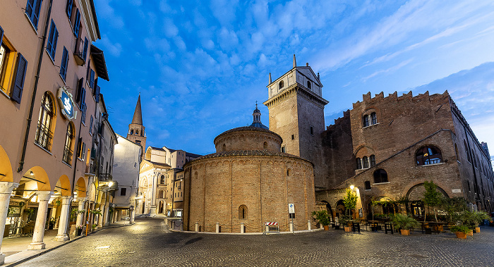 Mantua Piazza Concordia: Rotonda di San Lorenzo Basilica di Sant'Andrea Palazzo della Ragione Torre dell'Orologio