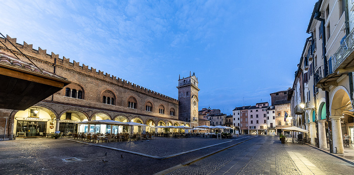 Mantua Piazza delle Erbe: Palazzo della Ragione und Torre dell'Orologio