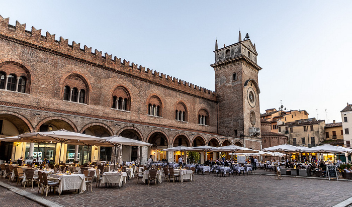 Piazza delle Erbe: Palazzo della Ragione und Torre dell'Orologio Mantua