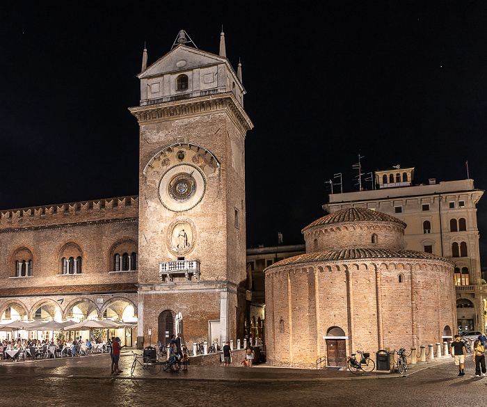 Piazza delle Erbe: Palazzo della Ragione, Torre dell'Orologio und Rotonda di San Lorenzo Mantua