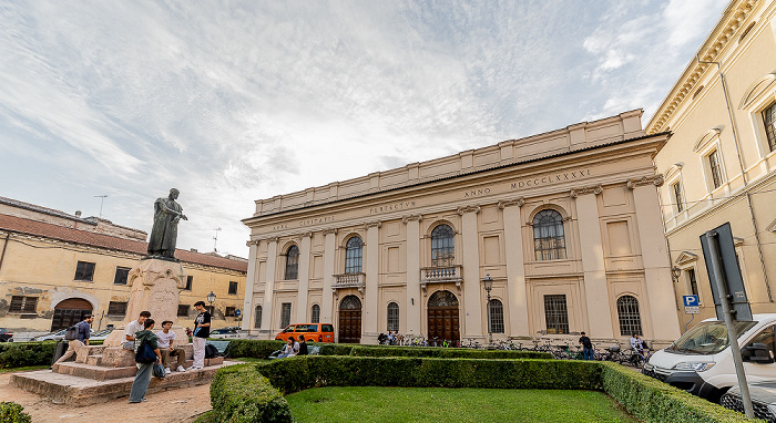 Mantua Piazza Dante: Monumento a Dante Alighieri, Palazzo dell'Accademia