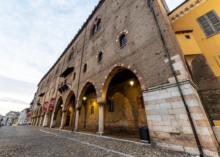 Piazza Sordello: Palazzo del Capitano Mantua