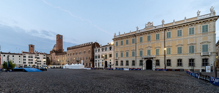 Mantua Piazza Sordello (v.r.): Palazzo Vescovile - Palazzo Bianchi, Ca' degli Uberti und Palazzo Castiglioni Torre del Broletto Torre della Gabbia